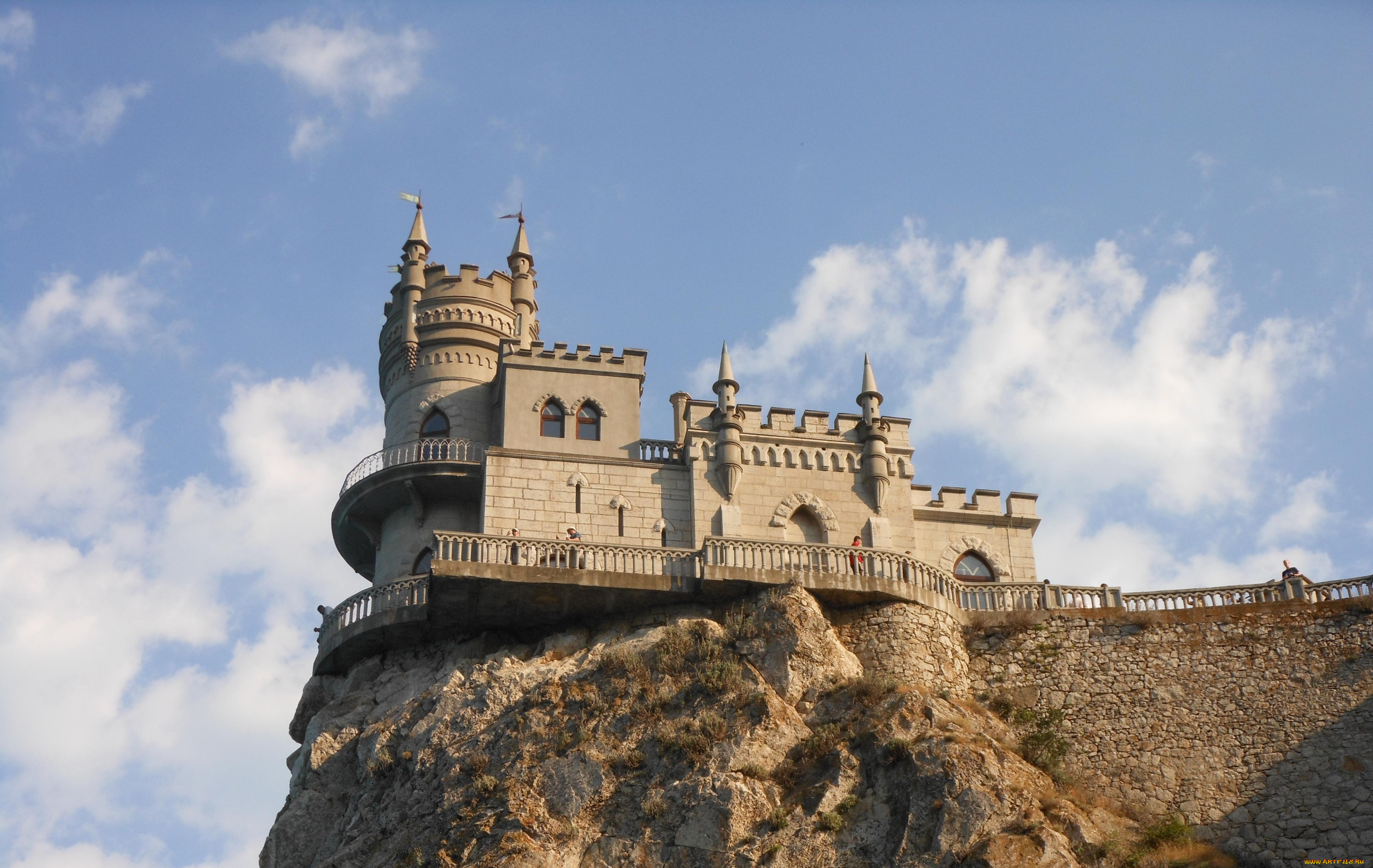 Гнездо в крыму. Замок «Ласточкино гнездо» (г. Ялта, пос. Гаспра). Ласточкино гнездо дворец дворец в Крыму. Башня Ласточкино гнездо Крым. Замок Ласточкино гнездо, Украина..